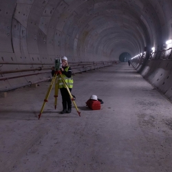 חידושים במדידות תת-קרקעיות: הכלי הנייד של קו מדידה לאזורים ללא GPS